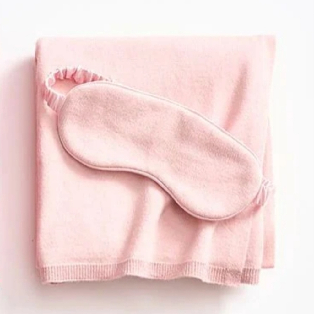 Hint Of Cashmere Pink Wrap & Eye Mask Travel Set Chico's